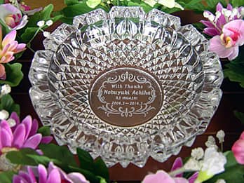 �uWith thanks�A�ސE������̖��O�A��Ж��v���ʂɒ��������A��N�ސE�̑��蕨�p�̃K���X���D�M