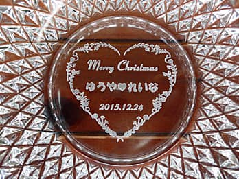 �uMerry Christmas�A�J�b�v���̖��O�A�N���X�}�X�̓��t�v���ʂɒ��������A�N���X�}�X�v���[���g�p�̃K���X���D�M