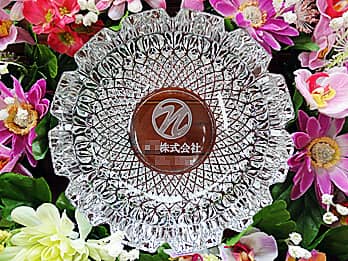 �����̉�Ђ̃V���{���}�[�N���ʂɒ��������A�v�H�j���p�̃K���X���D�M