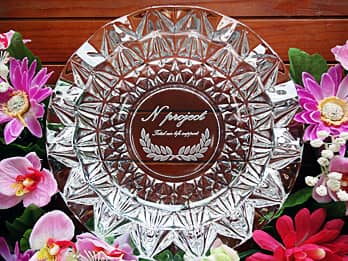 ��Ж����ʂɒ��������A�V�Љ��̏v�H�L�O�i�p�̃K���X���D�M