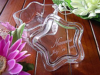 �Ԃ����̖��O�ƒa�������W�ɒ��������A�o�Y�j���p�̐��`��������