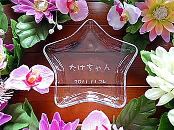 �Ԃ����̖��O�ƒa�����𒆉��ɒ��������A�o�Y�j���p�̏��M�^��������