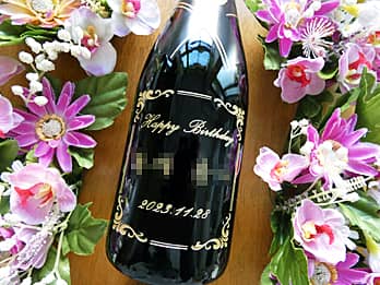 �uHappy Birthday�A���鑊��̖��O�A�a�����̓��t�v���{�g�����ʂɒ��������A�a�����v���[���g�p�̃V�����p��