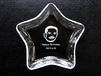 �u���鑊��̎���G�v�ƁuHappy Birthday�A�a�����̓��t�v�𒆉��ɒ��������A�a�����v���[���g�p�̏��M�^�K���X����������