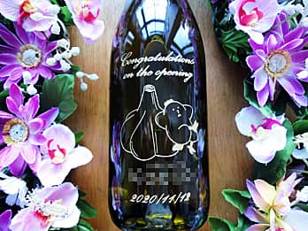 �uCongratulations on the opening�A���S�}�[�N�A�I�[�v�����̓��t�v���{�g�����ʂɒ��������A���H�X�̊J�X�j���p�̃��C��