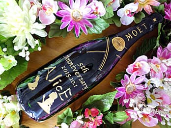 ���H�X�̃��S�}�[�N���{�g�����ʂɒ����������N�j���p�̃V�����p��