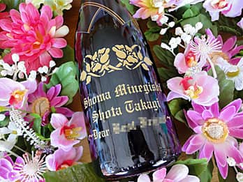 ��܎҂̖��O�ƃ��b�Z�[�W���{�g�����ʂɒ��������A�i�N�Α��\���̑��蕨�p�̃V�����p��