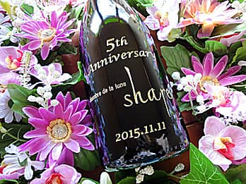 �u5th anniversary�A�X���A���N���̓��t�v���{�g�����ʂɒ����������H�X�̎��N�j���p�̃V�����p��