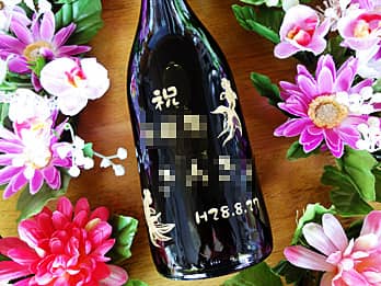 ���q���܂��f�U�C�������I���W�i���}�Ă��ꏡ�r�̑��ʂɒ��������A�o�Y�j���p�̓��{��