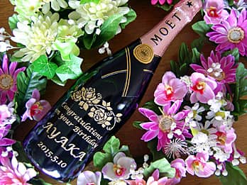 �uCongratulations on your 60th birthday�A���鑊��̖��O�A60�΂̒a�����̓��t�v���{�g�����ʂɒ��������A�җ�j���p�̃V�����p��