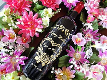 �uHappy wedding�A�V�Y�ƐV�w�̖��O�A�������̓��t�v���{�g�����ʂɒ��������A�����j���p�̃��C��