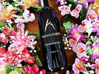 ���H�X�̃��S�}�[�N���{�g�����ʂɒ����������C��