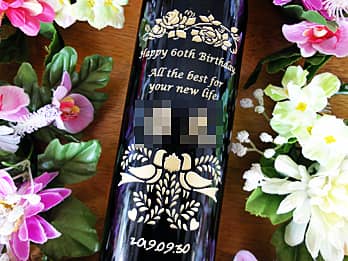 ���j�����b�Z�[�W�Ƒ��鑊��̖��O���A�{�g�����ʂɒ��������җ�j���p�̃��C��