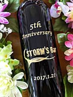 �u5th anniversary�A���S�}�[�N�A���t�v�𑤖ʂɒ��������A���H�X�̎��N�j���p�̃��C���{�g��