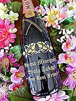 「Dear best friend、名前」を彫刻した、友達への卒業プレゼント用のシャンパンボトル