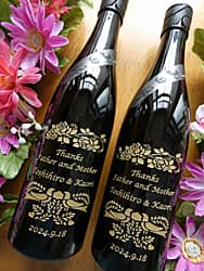 Thanks Father and Mother、新郎と新婦の名前、結婚式の日付を瓶の側面に彫刻した、披露宴で新郎新婦から両親へ贈る日本酒