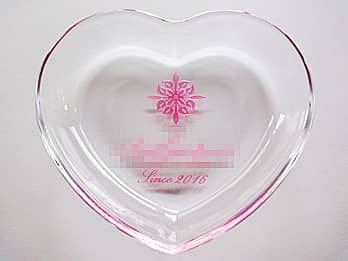 ���S�}�[�N�𒆉��ɒ��������A�n�[�g�`�ŏ��M�^�C�v�̃K���X����������