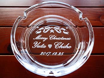 �uMerry Christmas�A�J�b�v���̖��O�A�N���X�}�X�̓��t�v���ʂɒ��������A�N���X�}�X�v���[���g�p�̃K���X���D�M