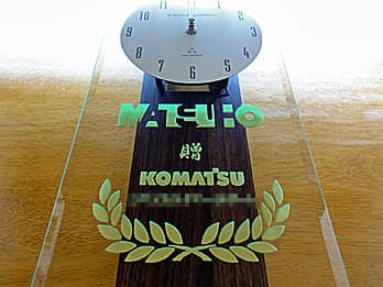 �u�����̉�Ђ̃��S�A�����̉�Ђ̃��S�}�[�N�v��O�ʃK���X�ɒ��������A�v�H�j���p�̊|�����v