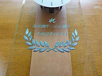 �u�Ԃ����̖��O�Ɛ��N�����v��O�ʃK���X�ɒ��������A�o�Y�j���p�̊|�����v