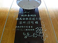 社長就任祝い用の掛け時計(祝社長就任 株式会社○○ ○○様を掛け時計の前面ガラスに彫刻)