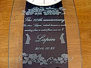 �u10th anniversary�A�X���A���t�v��O�ʃK���X�ɒ��������A���X��10���N�j���p�̊|�����v