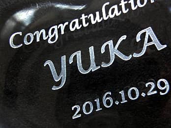 �\���L�O�i�p�̃K���X����������ɒ��������A�u�\�����e�A��܎Җ��A������̓��t�v�̃N���[�Y�A�b�v�摜