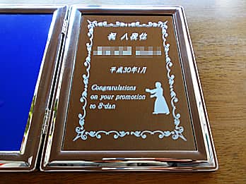 �u�i�ʁA���O�A���t�A���j�����b�Z�[�W�v�𒤍������A�����̏��i�R���̕\���p�̎ʐ^����