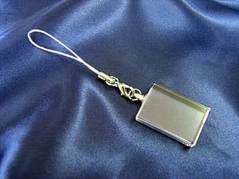 ���O��C�j�V�����𒤍��ł���A�����̂̃N���X�^���K���X���̏��肪�t�����X�g���b�vCS-1