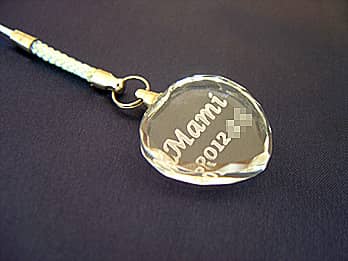 ���鑊��̖��O�ƃz���C�g�f�[�̓��t�𒤍������A�z���C�g�f�[�̃v���[���g�p�̖�����X�g���b�v