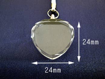 �X�g���b�vCS-3�ɕt���Ă���n�[�g�`�̃N���X�^���K���X���̏���̏c���T�C�Y�摜