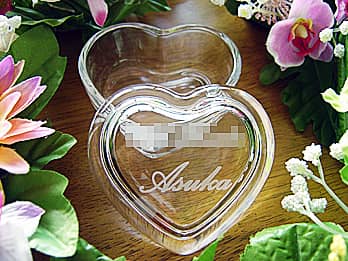 �V�����̖��O�Ɗw�Z�����W�ɒ��������A���w�L�O�i�p�̃n�[�g�`��������