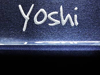 �L�[�z���_�[�̃K���X���ɒ��������A�u��������̖��O�v�̃N���[�Y�A�b�v�摜