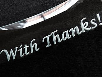 ���̓��̃v���[���g�p�̃K���X���ʐ^���Ăɒ��������A�uWith Thanks!�v�̃N���[�Y�A�b�v�摜