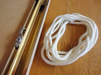 �����ꋾFR-3�̊z���̗��Ɏ��t���Ă��郊���O��̋���ƁA����ǂɊ|����ۂɎg�p����R�̉摜