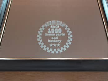 ���S�}�[�N��\�ʂɒ����������N�j���p�̋�FR-4