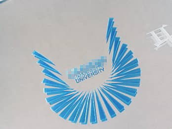 �u���[�ɒ��F�����A������C���e���A�~���[FR-8�̕\�ʂɒ��������Z�͂̉摜