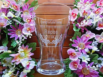 �uCongratulations�A�`�[�����A���t�v�𑤖ʂɒ��������A�X�|�[�c���̏ܕi�p�̃t�����[�x�[�X