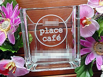 ���X�̃��S�}�[�N�𑤖ʂɒ��������A�N���X�}�X�C�x���g�̃v���[���g�p�̃K���X�Ԋ�