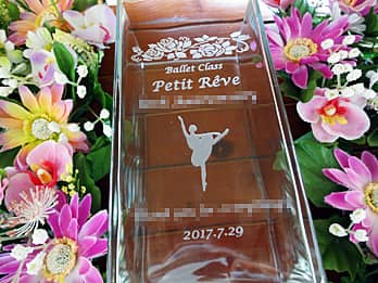 �o�����[�i�̃C���X�g�𑤖ʂɒ��������A�o���G�����̊J�Əj���p�̃K���X�Ԋ�