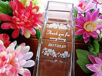 �uThank you for everything�v�𑤖ʂɒ��������A��̓��̃v���[���g�p�̃t�����[�x�[�X