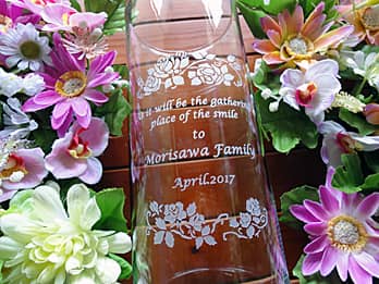 �u���j�����b�Z�[�W�A���鑊��̖��O�A�Ƃ������������t�v�𑤖ʂɒ��������A�V�z�j���̃v���[���g�p�̃t�����[�x�[�X