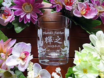 �uThanks Father�A��������̖��O�A���̓��̓��t�v�𑤖ʂɒ��������A���̓��̃v���[���g�p�̃��b�N�O���X