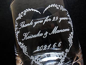 �uThank you for 29years�A�V�Y�ƐV�w�̖��O�A�������̓��t�v�𑤖ʂɒ��������A�V�Y�V�w���痼�e�֑���O���X