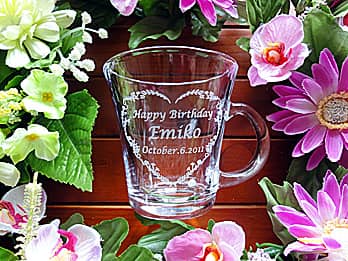 ���j�����b�Z�[�W�A���鑊��̖��O�A�a�����̓��t�𑤖ʂɒ��������A�a�����v���[���g�p�̃e�B�[�J�b�vG-13