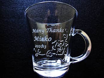 ���ӂ����߂����b�Z�[�W�A�ސE������̖��O�A�ސE���̓��t�𑤖ʂɒ��������A�ސE�v���[���g�p�̃K���X���e�B�[�J�b�vG-13