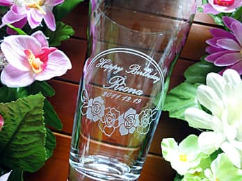 �uHappy Birthday�A���鑊��̖��O�A�a�����̓��t�v�𑤖ʂɒ��������A�a�����v���[���g�p�̃^���u���[�O���XG-18