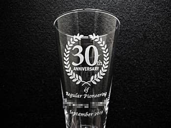 ���q�l���f�U�C�������}�Ă𑤖ʂɒ��������s���X�i�[�O���XG-5