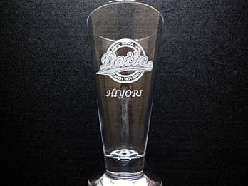 �`�[���̃}�[�N�𑤖ʂɒ��������A���c�L�O�i�p�̃O���X