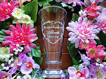 �U�ߗl�̖��O�𑤖ʂɒ��������A�U�ߗl�ւ̃o�����^�C���f�[�̃v���[���g�p�̃O���X